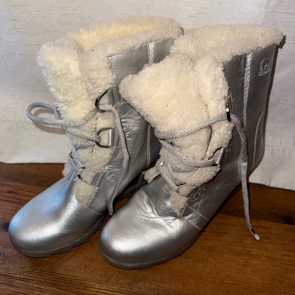 Disney X Sorel Women's Joan Of Arctic Frozen 2 Boots - Picture 2 of 4